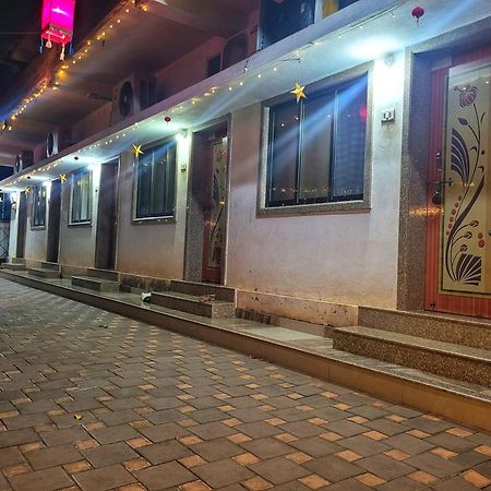 Chandraprabha Nyahari Niwas Mālvan Kültér fotó