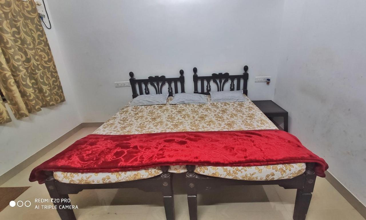 Chandraprabha Nyahari Niwas Mālvan Kültér fotó