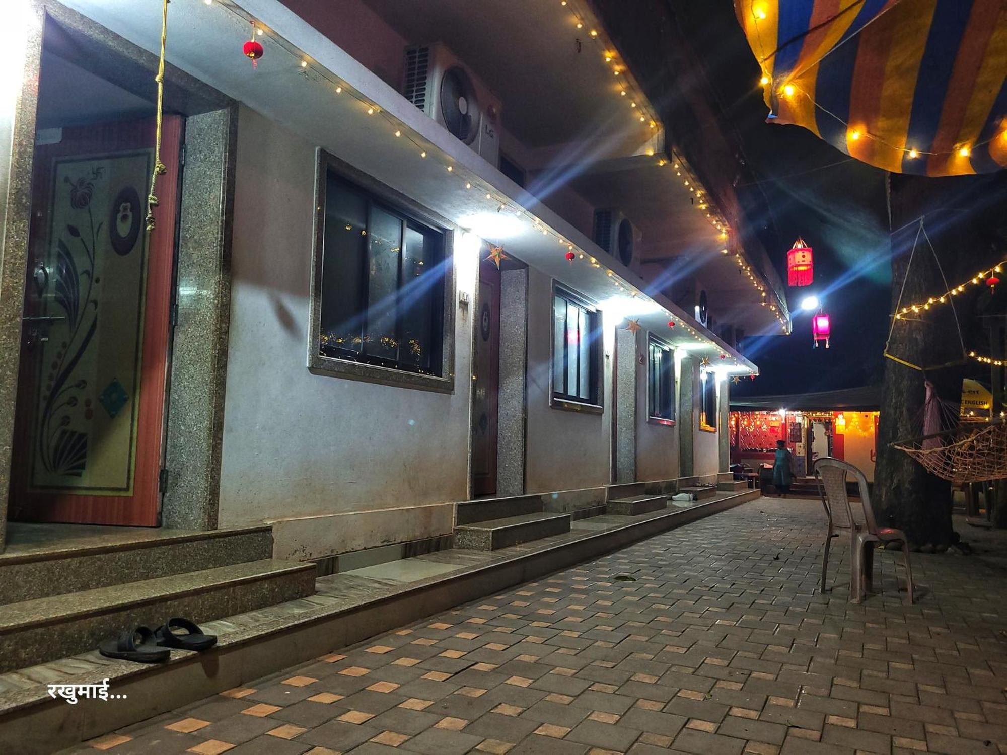 Chandraprabha Nyahari Niwas Mālvan Kültér fotó